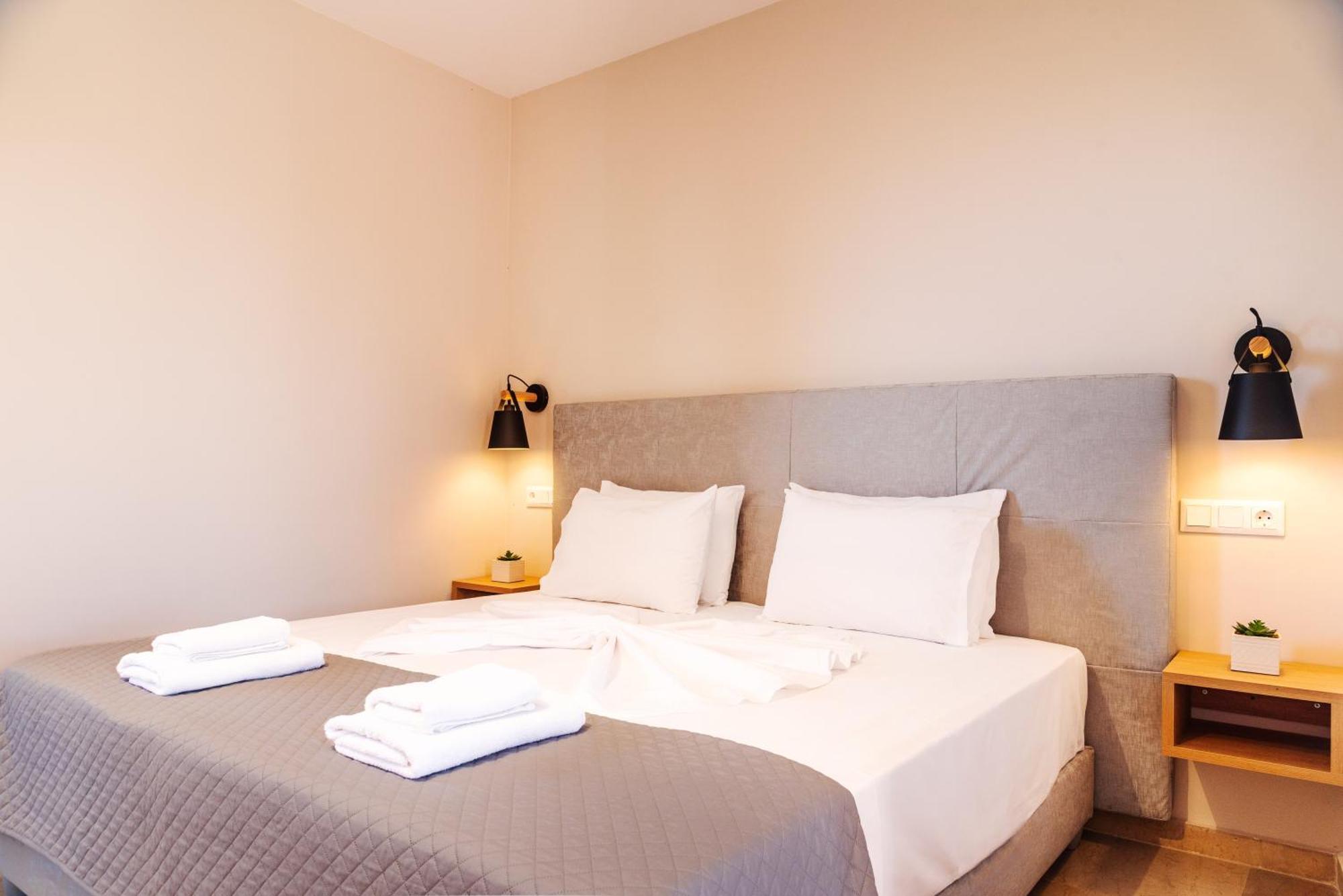 Melador Beachfront Apartments Kávos Екстериор снимка