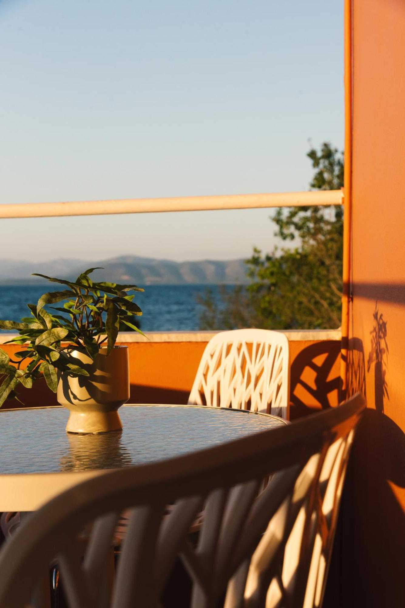 Melador Beachfront Apartments Kávos Екстериор снимка