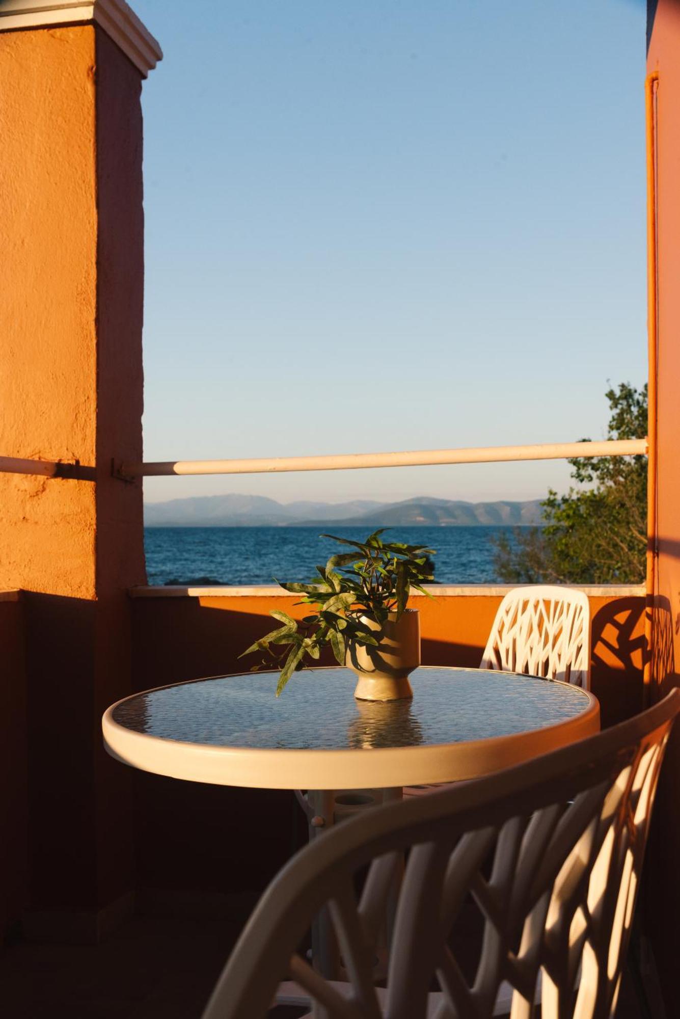 Melador Beachfront Apartments Kávos Екстериор снимка